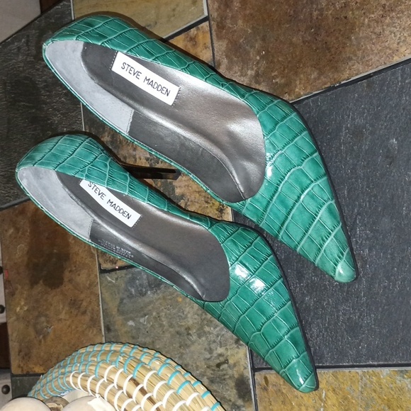 Steve Madden Shoes - NWOT. Green leather 4" heel Steve Madden 9